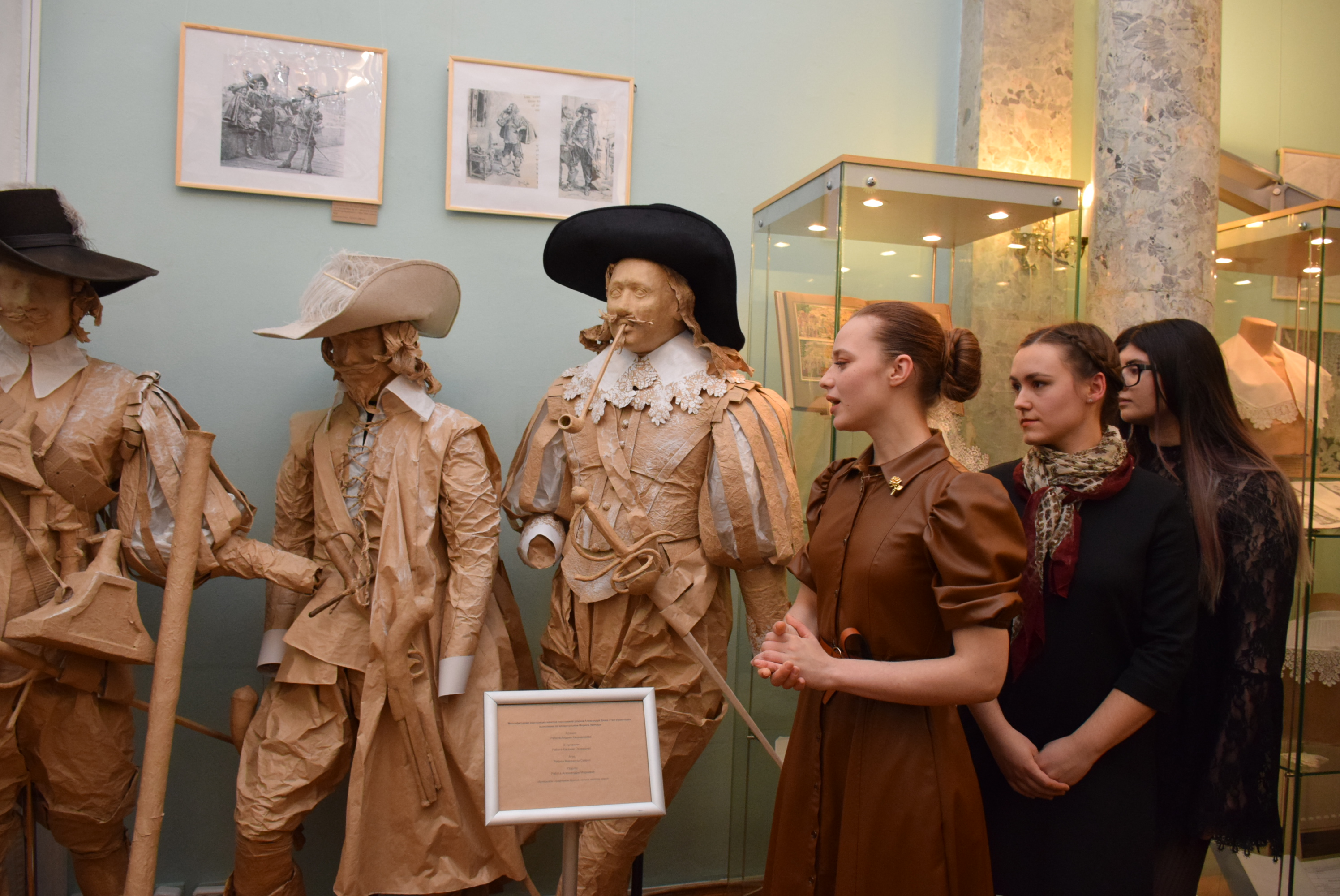 1 апреля в Голубом зале РГБИ торжественно открылась выставка студенческих работ Школы-студии МХАТ «Сны о барокко. Фантазии и реальность»